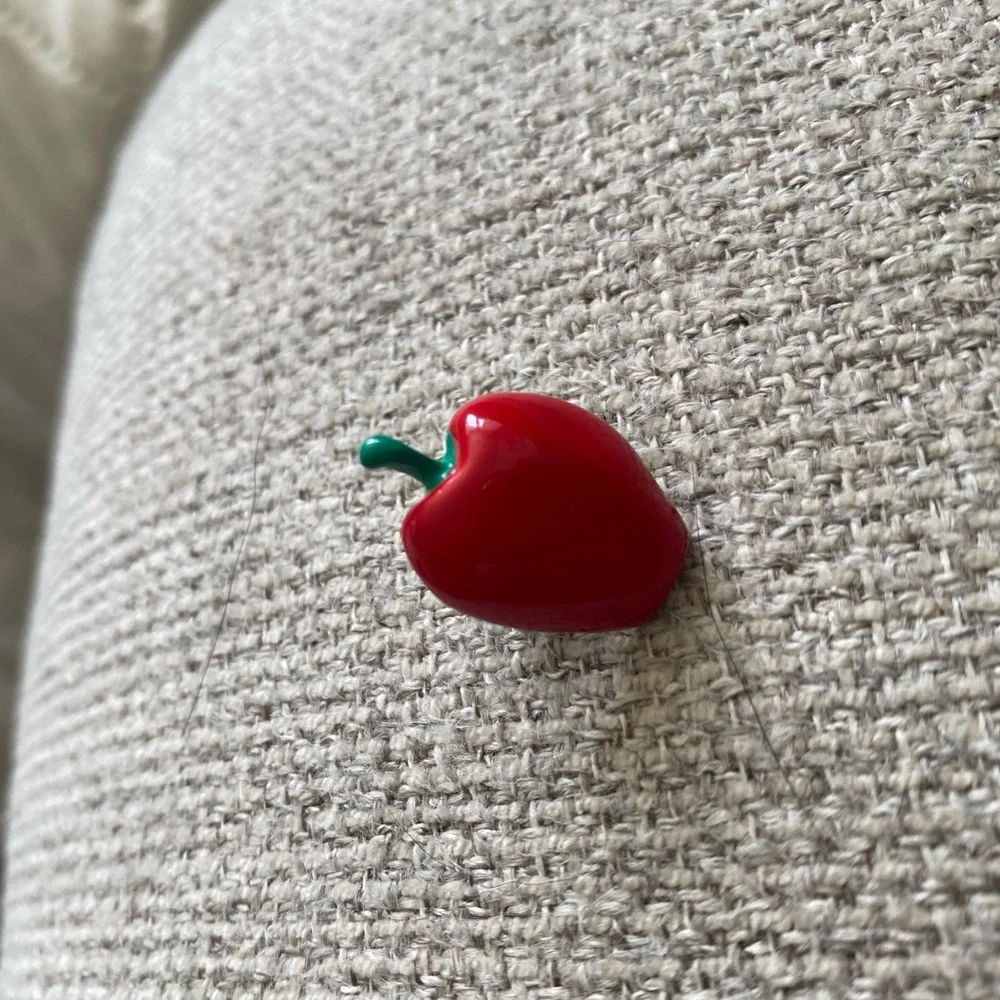 Small Red Apple Pin 🍎 - Picture 2 of 3